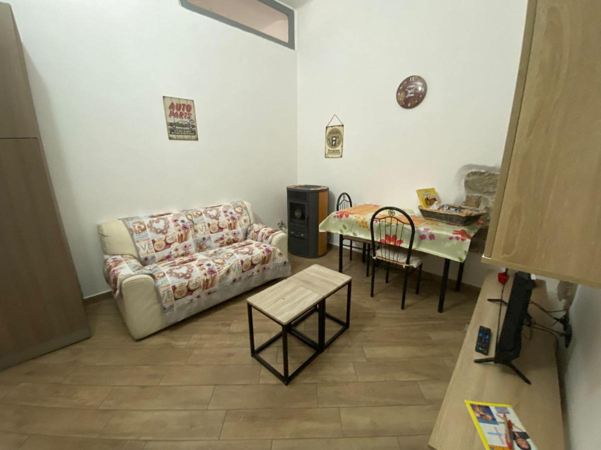 La Casa Di Sara Apartment Nuoro  Phòng bức ảnh